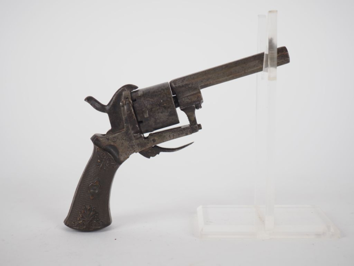 Revolver à broche, six coups, calibre 7 mm.  E.M. (Accident mécanique,