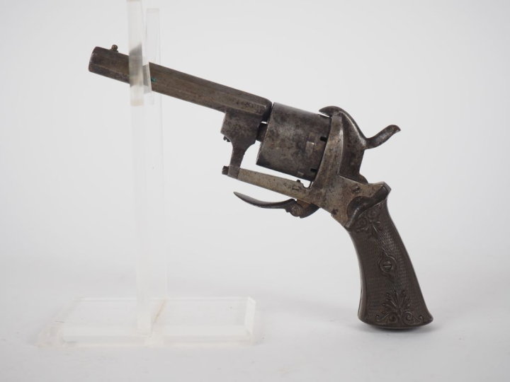 Revolver à broche, six coups, calibre 7 mm.  E.M. (Accident mécanique,
