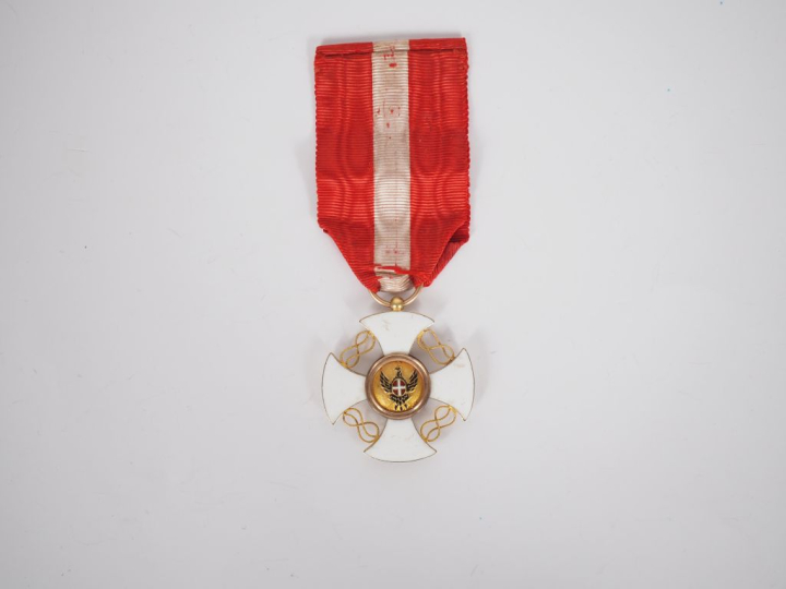 ITALIE  ORDRE DE LA COURONNE D’ITALIE  Etoile de chevalier.  En or et 