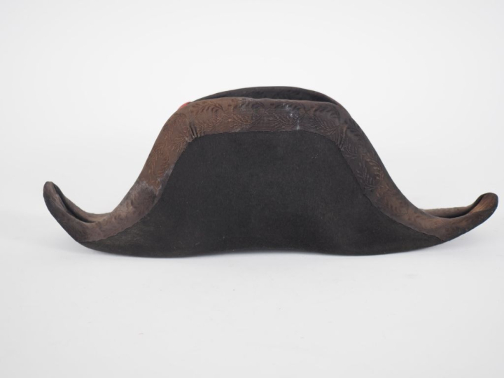 Bicorne et tunique de polytechnicien.  IIIe République.  A.B.E. Matric