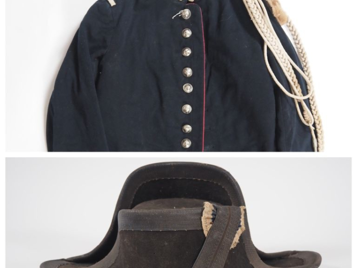 -Tunique de gendarme modèle 1895.  Avec une épaulette trèfle et aiguil