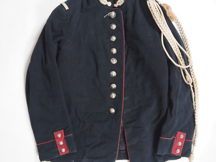 -Tunique de gendarme modèle 1895.  Avec une épaulette trèfle et aiguil