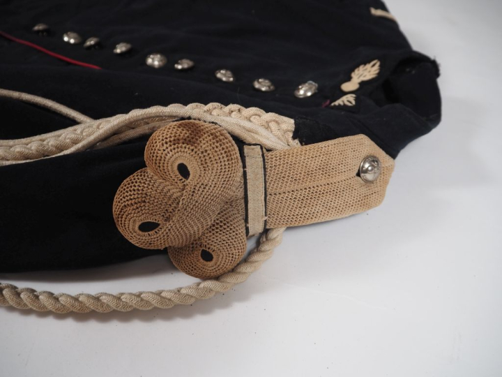 -Tunique de gendarme modèle 1895.  Avec une épaulette trèfle et aiguil