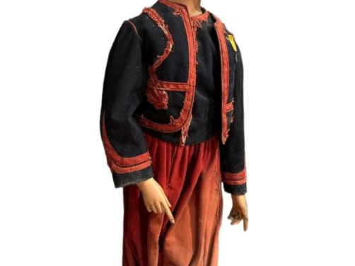 Petit mannequin présentant un uniforme de zouave pour enfant comprenan