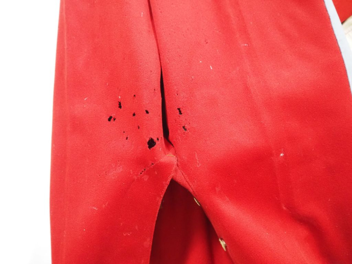 -Deux pantalons d’officier. Garance bande noire.  -Pantalon officier d