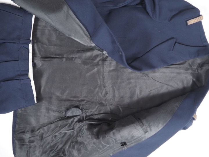 Tunique et pantalon de médecin de la Marine.  En drap bleu national. D
