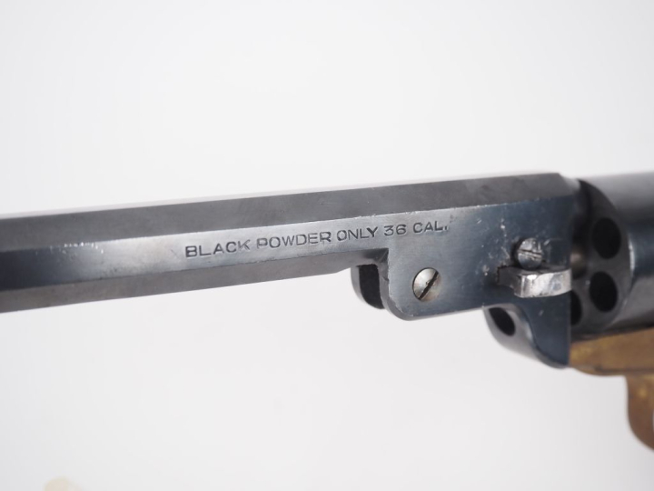 Revolver type Colt Navy, 6 coups , calibre 36. Fabrication italienne p