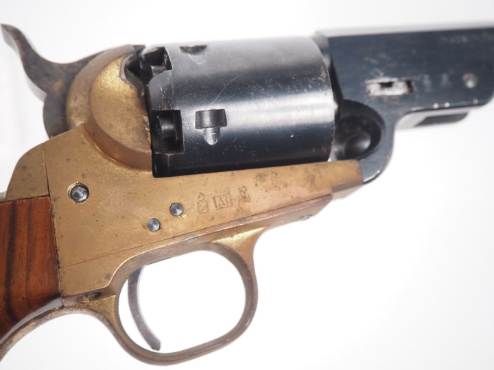 Revolver type Colt Navy, 6 coups , calibre 36. Fabrication italienne p