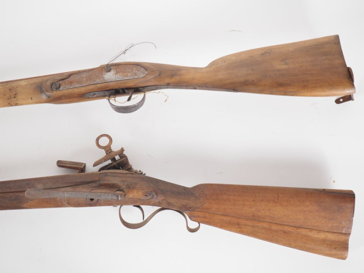 Deux fusil de chasse ,  -un espagnol, à silex. Platine à la Miquelet g