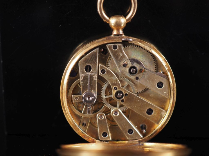 RETOURET Fct, Paris N°75206 Montre de col Napoléon III en or jaune, à 