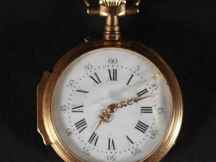 Montre de col Napoléon III en or jaune 750. Cadran à chiffres romains 
