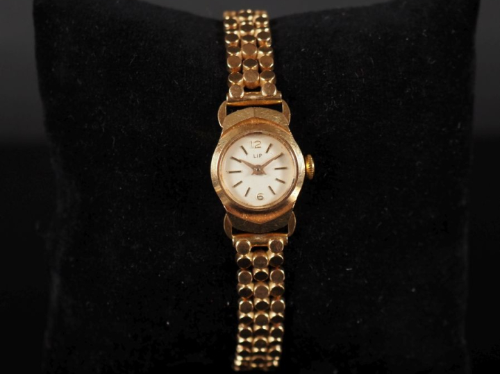 LIP N°140021 Montre bracelet de dame, boitier et bracelet en or jaune 