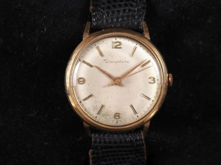 DAUPHINE Montre bracelet, boitier en or jaune 750.  Cadran à chiffres 