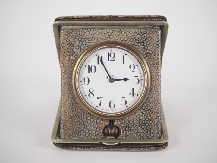 Chronomètre anglais "8 days" Cadran à chiffres romains sur fond blanc 