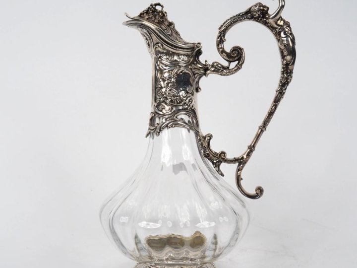 Verseuse de style Louis XV en cristal, très belle monture en métal arg