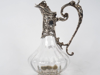 Vente aux enchères Verseuse de style Louis XV en cristal, très belle monture en métal arg