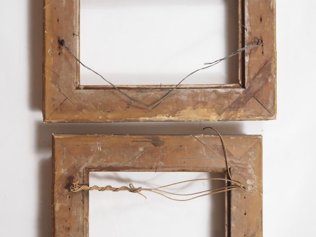 2 cadres XIXème en bois et stuc doré, à décor de feuillage Dim. De la 