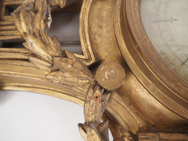 Baromètre Napoléon III de style Louis XVI, en bois sculpté et doré à d