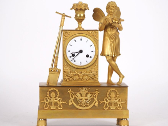 Vente aux enchères Pendule Restauration en bronze doré "allégorie de l'amour jardinier". 
