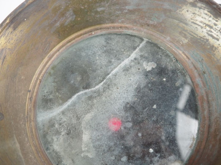 Paire de lanternes de calèches en laiton.  (un verre fendu) H. 54 cm