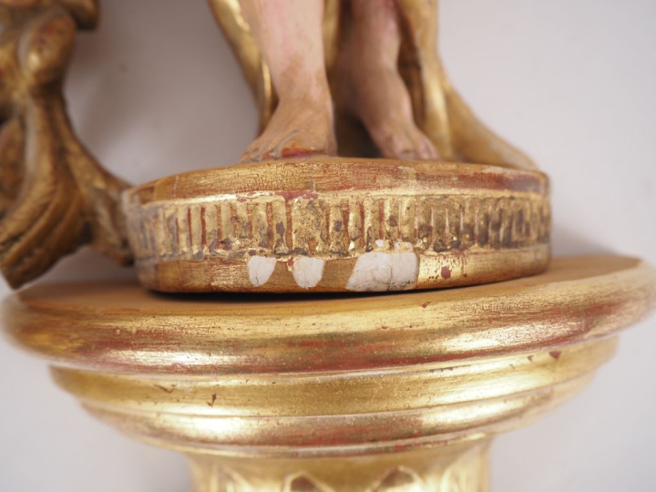 Paire de sujets XIXème en terre cuite polychrome et doré figurant des 