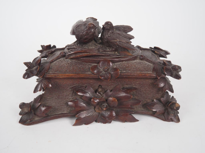 Coffret à bijoux Napoléon III en bois sculpté à décor de fleurs et d'o