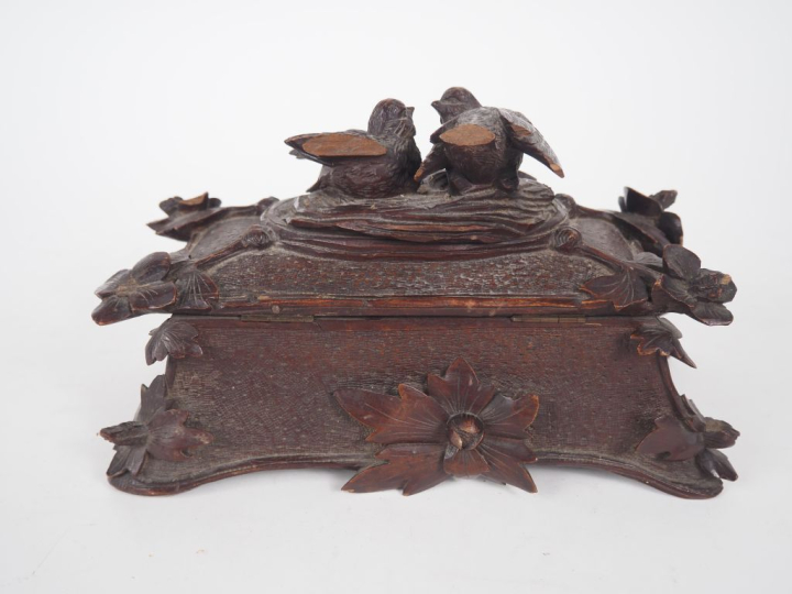 Coffret à bijoux Napoléon III en bois sculpté à décor de fleurs et d'o