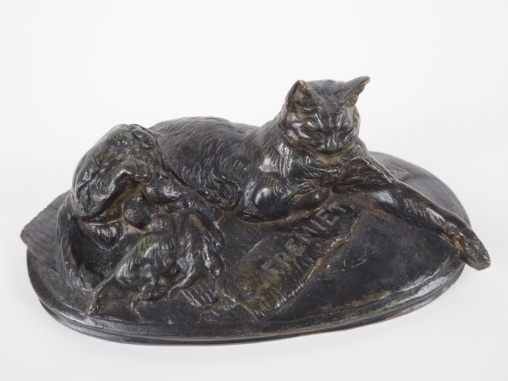 E. FREMIET.  "la chatte et ses petits" Bronze à patine brune Signé (re