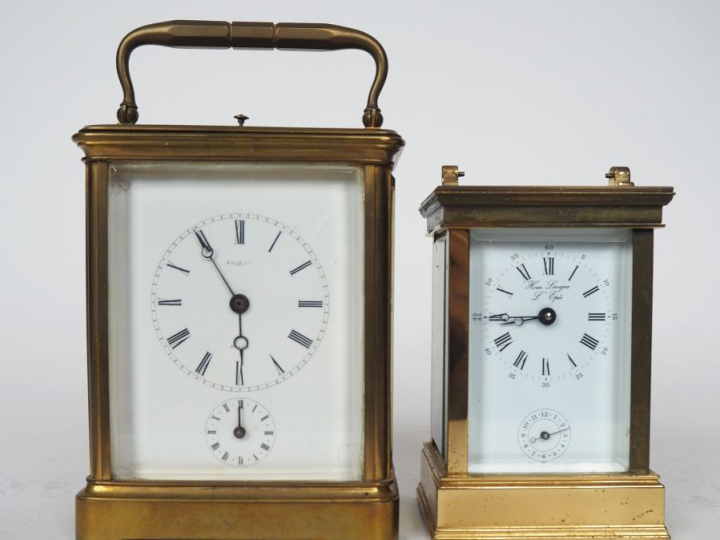 Pendulette de voyage 1900 en cristal et laiton. Sonnerie à la demande 