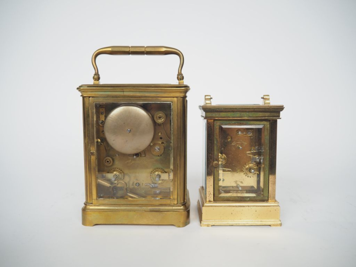 Pendulette de voyage 1900 en cristal et laiton. Sonnerie à la demande 