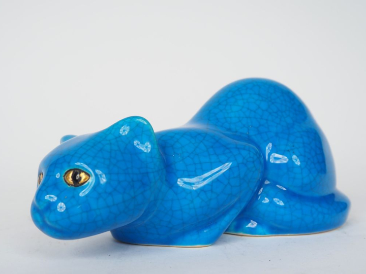 LONGWY.  "chat persan" Sujet en céramique bleu craquelé Dim. 8,5 x 17,