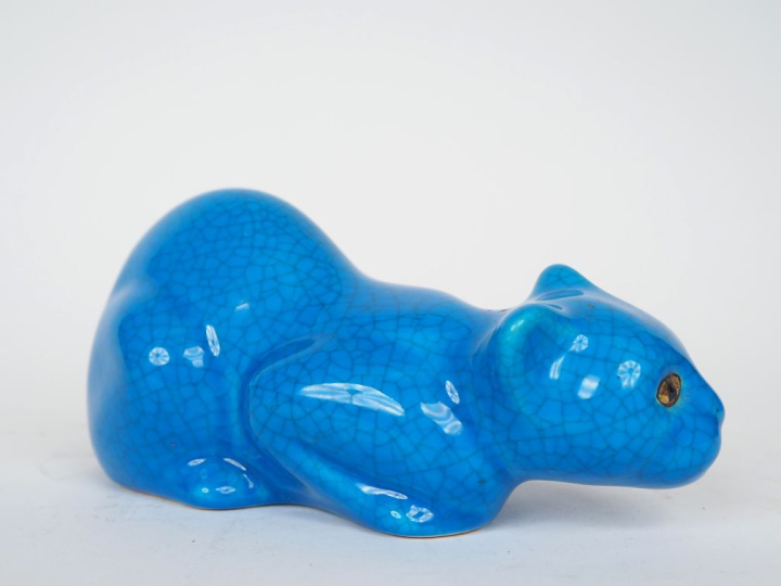 LONGWY.  "chat persan" Sujet en céramique bleu craquelé Dim. 8,5 x 17,