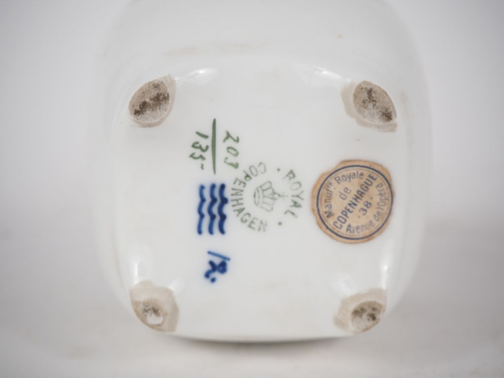 Soliflore Art Déco en porcelaine de Cophenhague, à décor de feuilles d