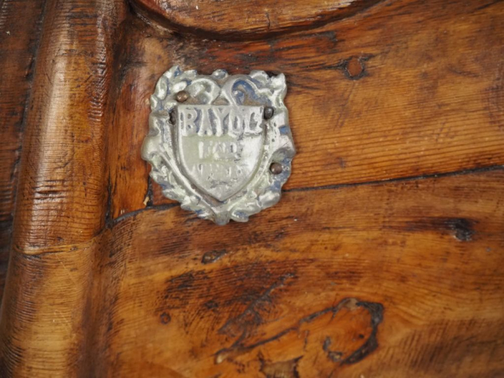 BAYOL. Cheval de manège XIXème en pin sculpté les yeux en verre, sur s