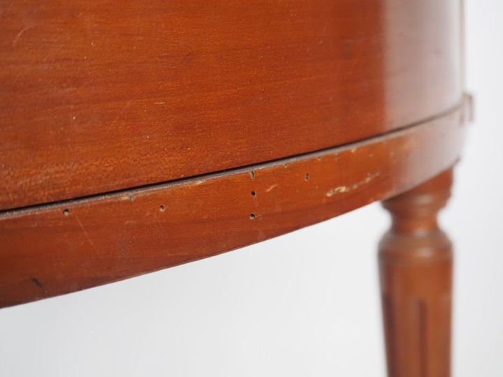 Console demi lune Louis XVI en bois naturel, ouvrant à un tiroir en ce