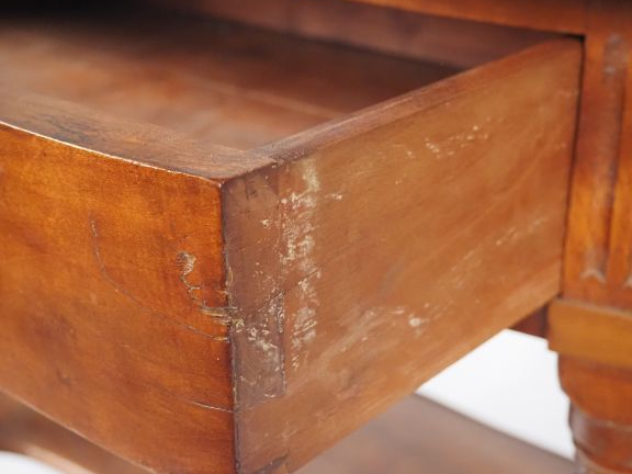 Console demi lune Louis XVI en bois naturel, ouvrant à un tiroir en ce