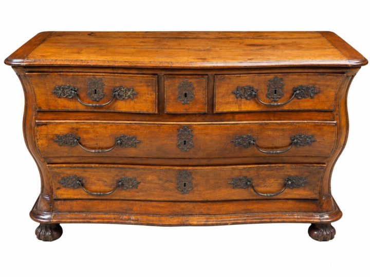 Commode tombeau Louis XV en merisier ouvrant à cinq tiroirs, pieds gri
